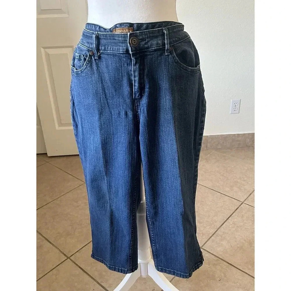 St Johns Bay Petite Size 14 Cropped Capri Jeans Medium Wash Zip Ankles Pockets - Picture 1 of 15